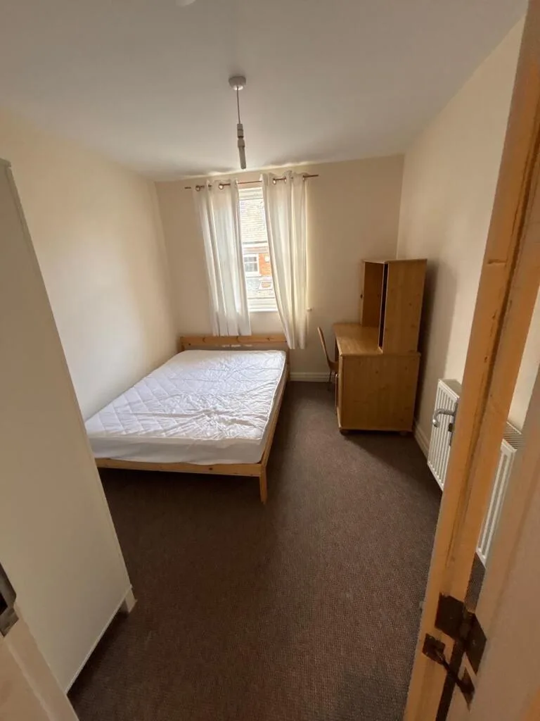 6 bedroom terraced house for rent