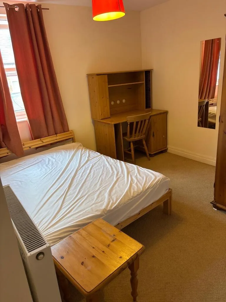 6 bedroom terraced house for rent