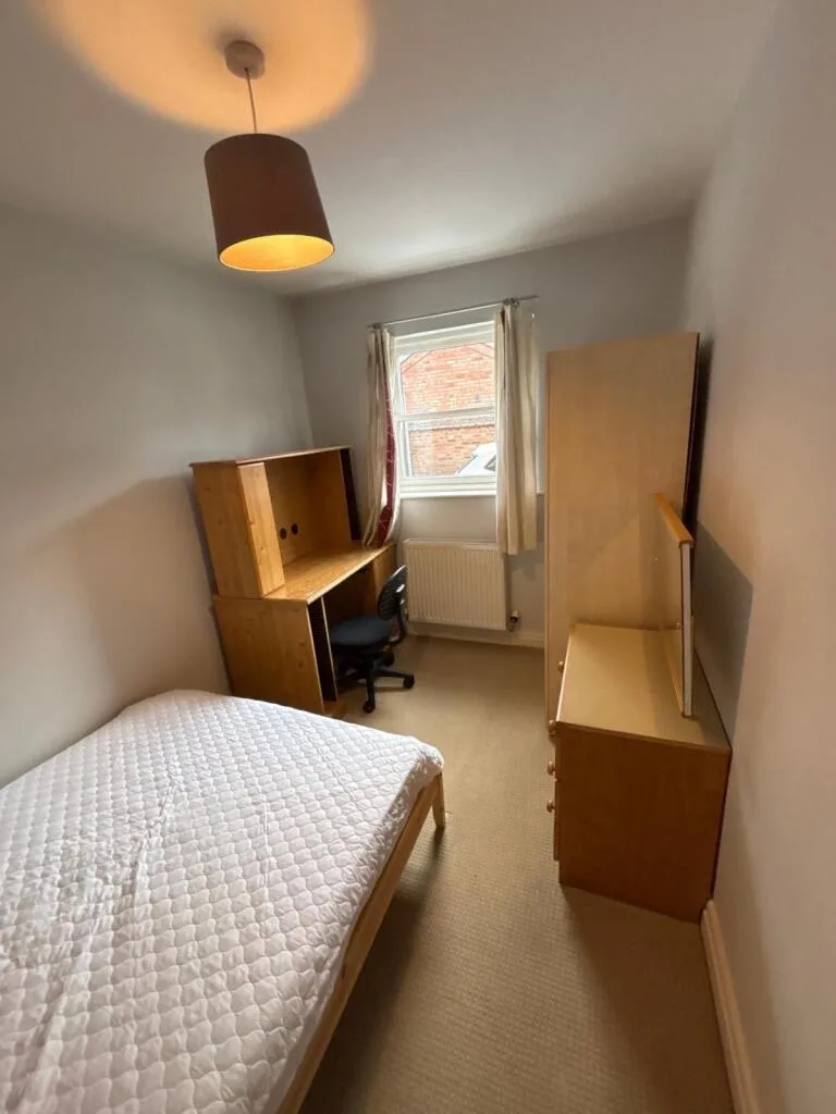 6 bedroom terraced house for rent