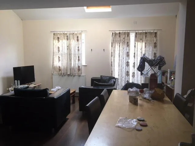 6 bedroom terraced house for rent