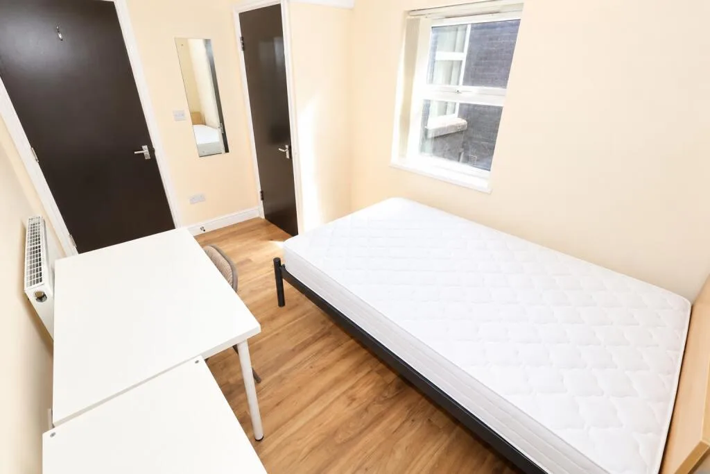6 bedroom terraced house for rent