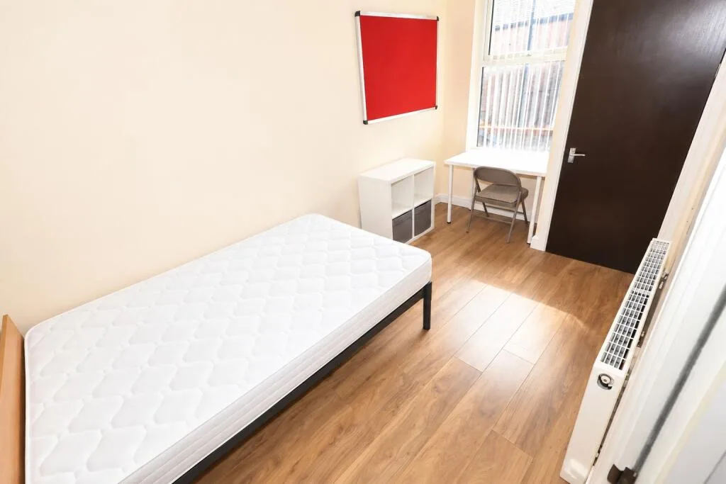 6 bedroom terraced house for rent