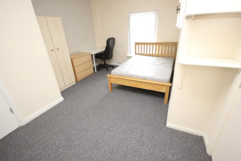 7 bedroom terraced house for rent