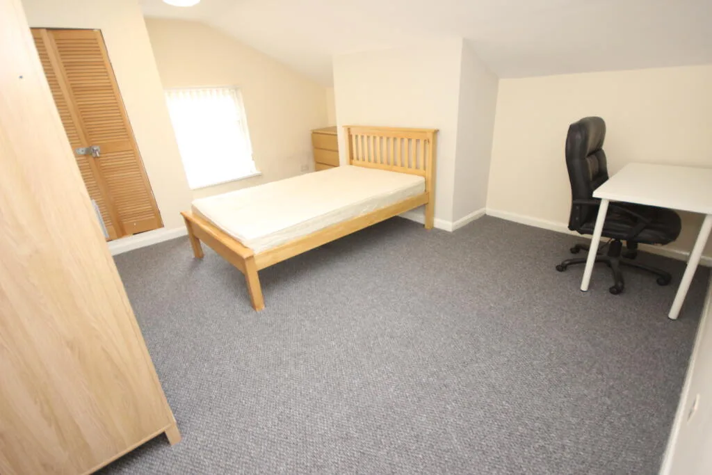 7 bedroom terraced house for rent