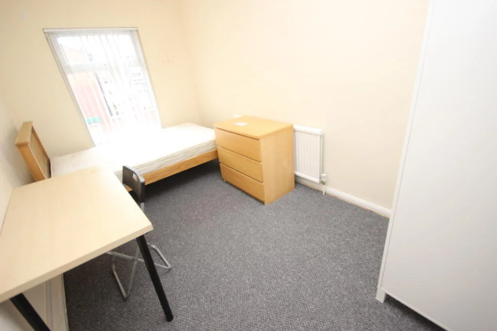 7 bedroom terraced house for rent
