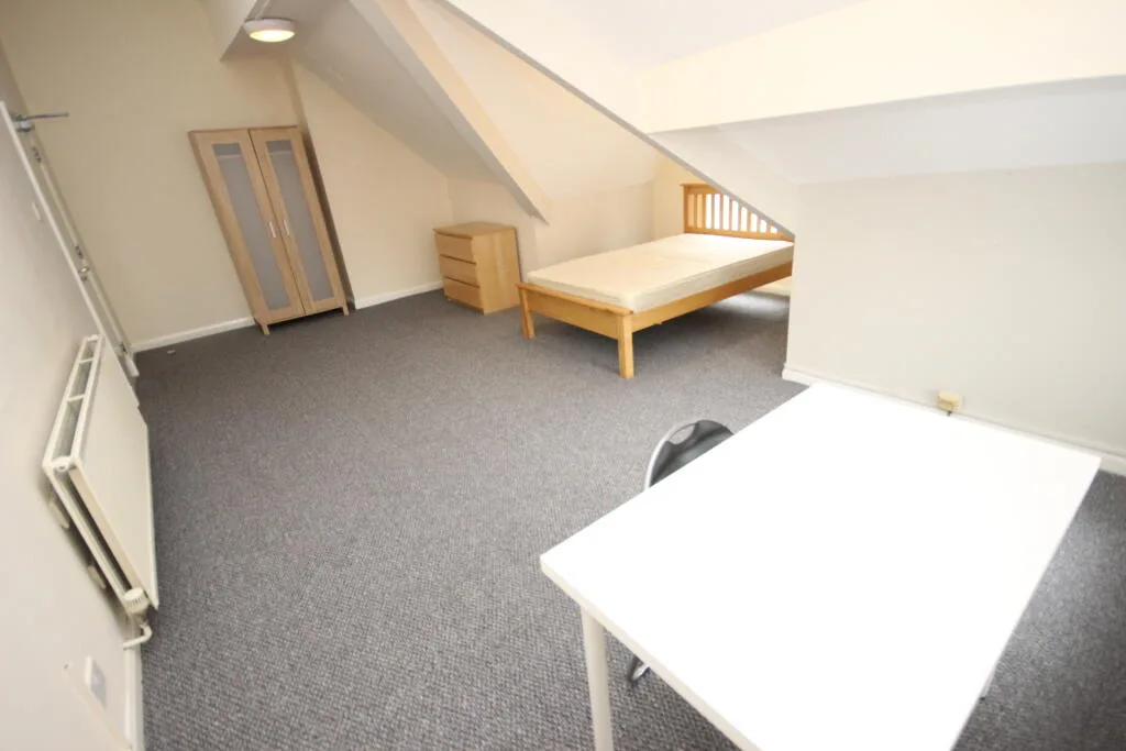 7 bedroom terraced house for rent
