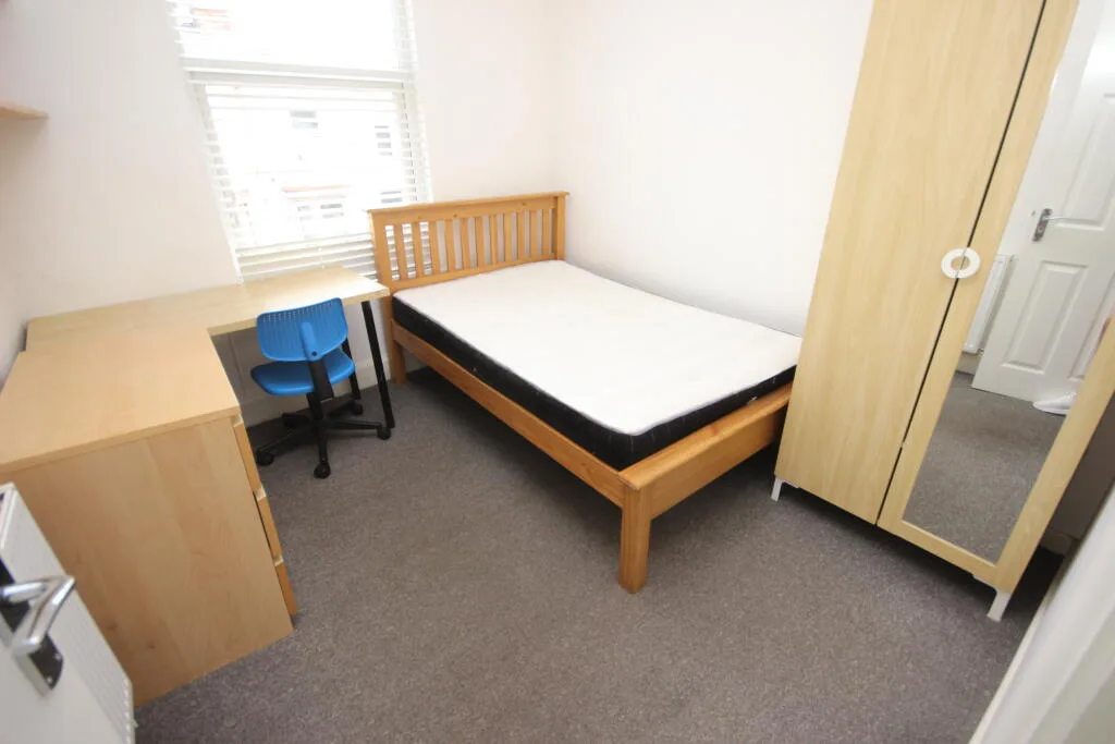 7 bedroom terraced house for rent