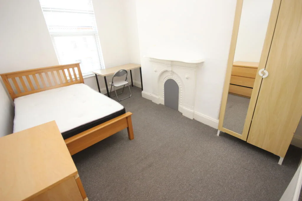 7 bedroom terraced house for rent