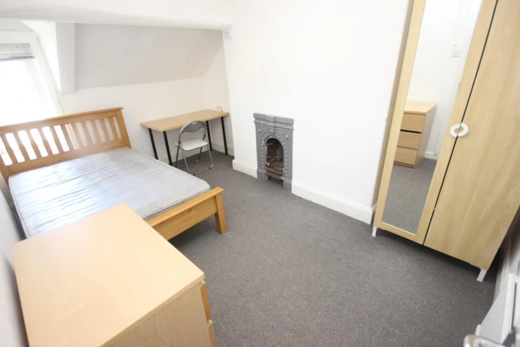 7 bedroom terraced house for rent