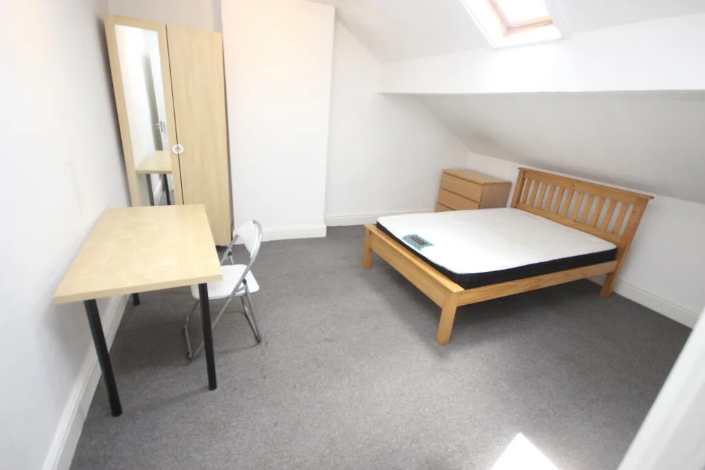 7 bedroom terraced house for rent