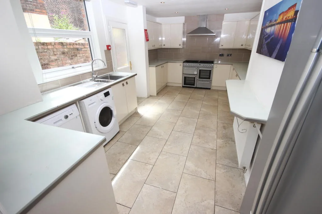 7 bedroom terraced house for rent