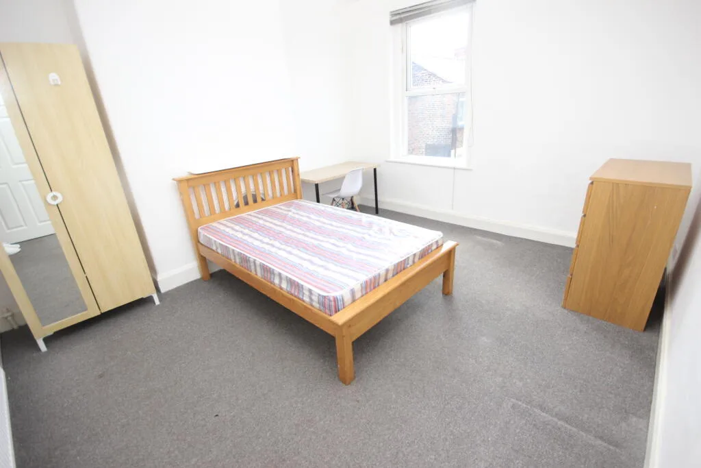 7 bedroom terraced house for rent