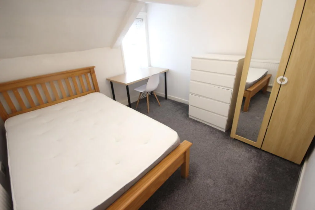 7 bedroom terraced house for rent