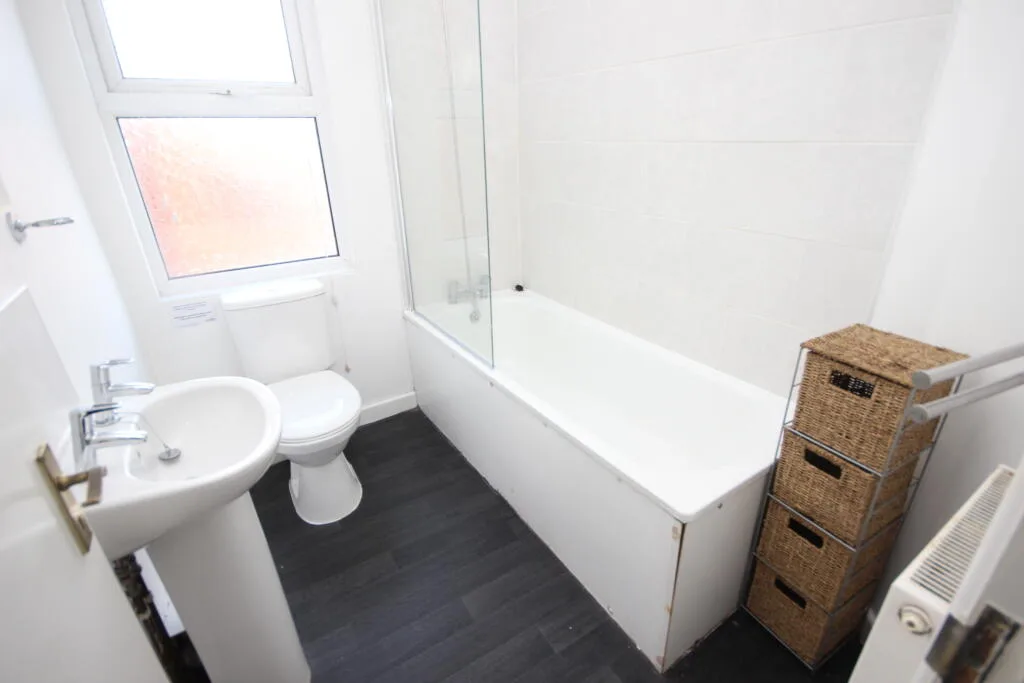 5 bedroom terraced house for rent