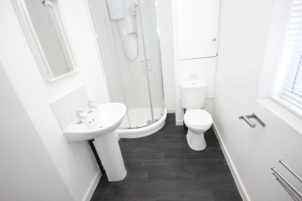 5 bedroom terraced house for rent