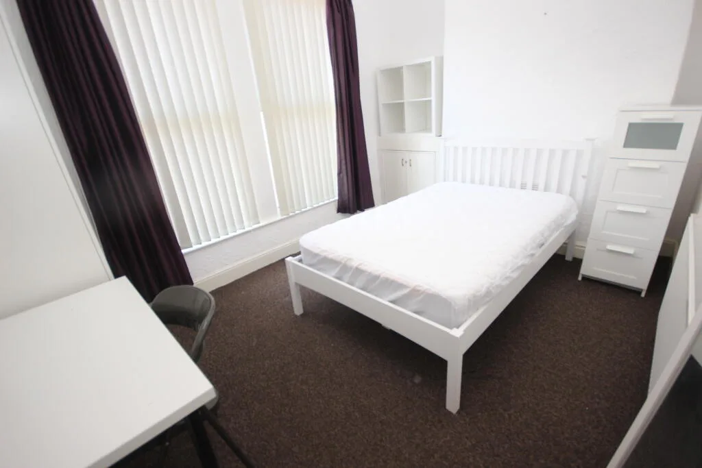 5 bedroom terraced house for rent