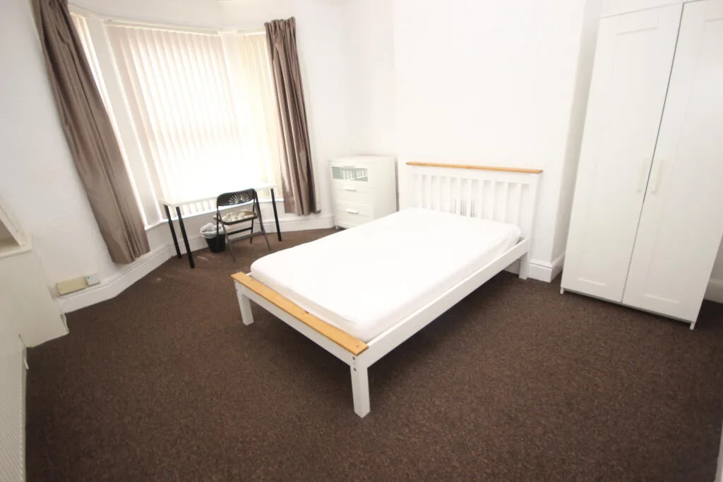 5 bedroom terraced house for rent