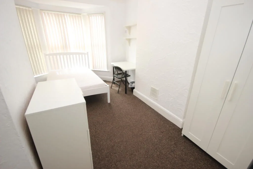 5 bedroom terraced house for rent