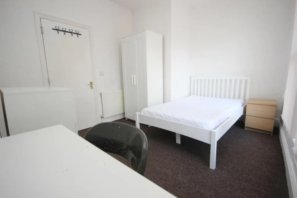 5 bedroom terraced house for rent