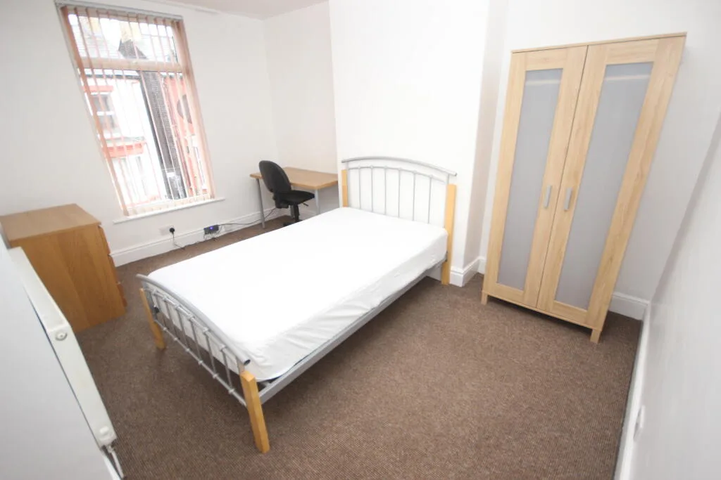 5 bedroom terraced house for rent