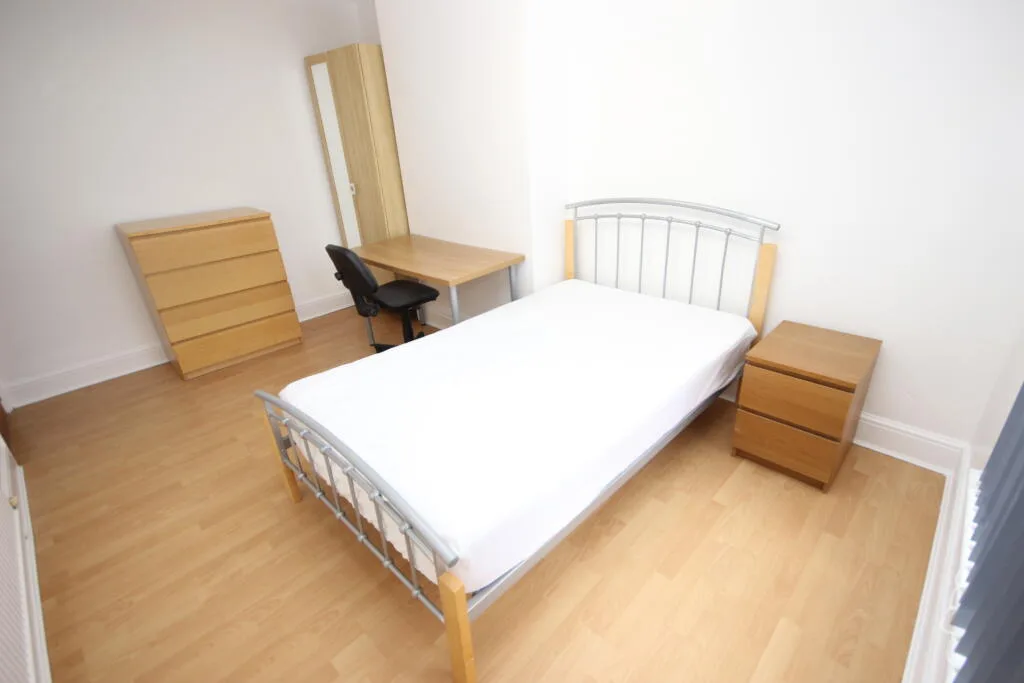 5 bedroom terraced house for rent