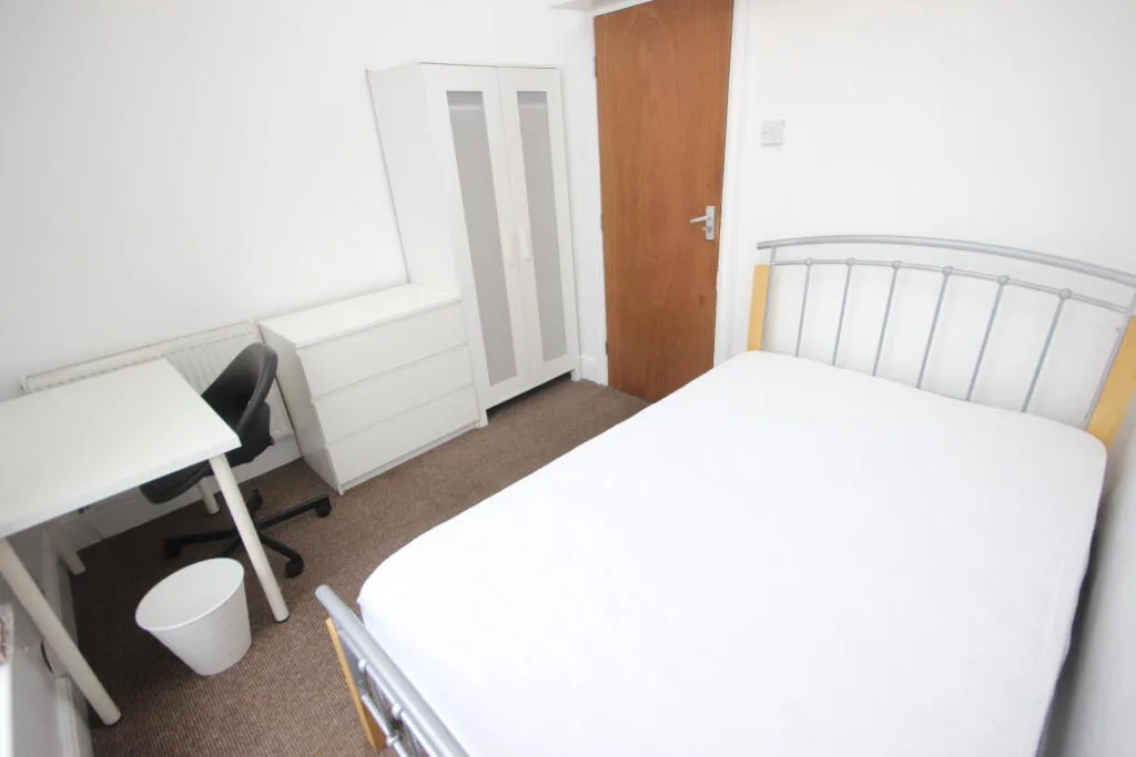5 bedroom terraced house for rent