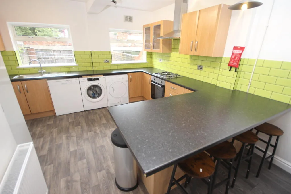 5 bedroom terraced house for rent