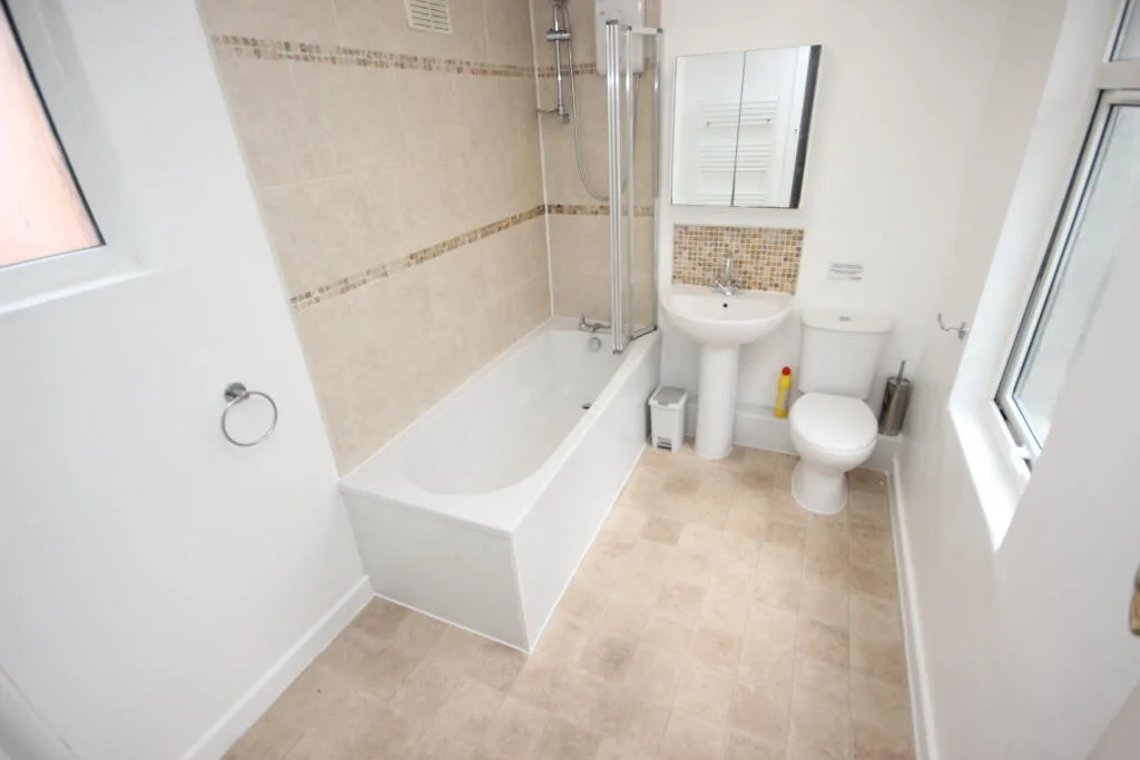 5 bedroom terraced house for rent