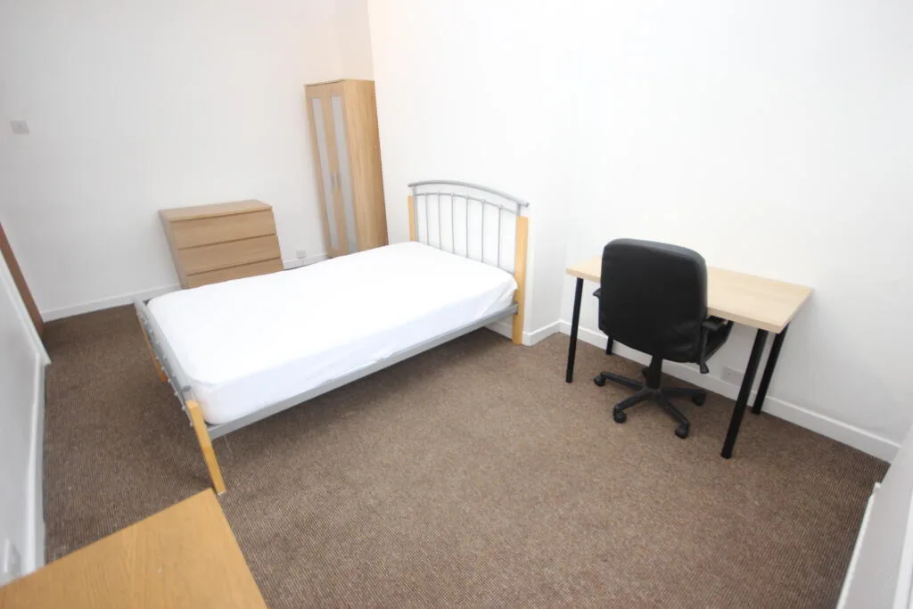 5 bedroom terraced house for rent