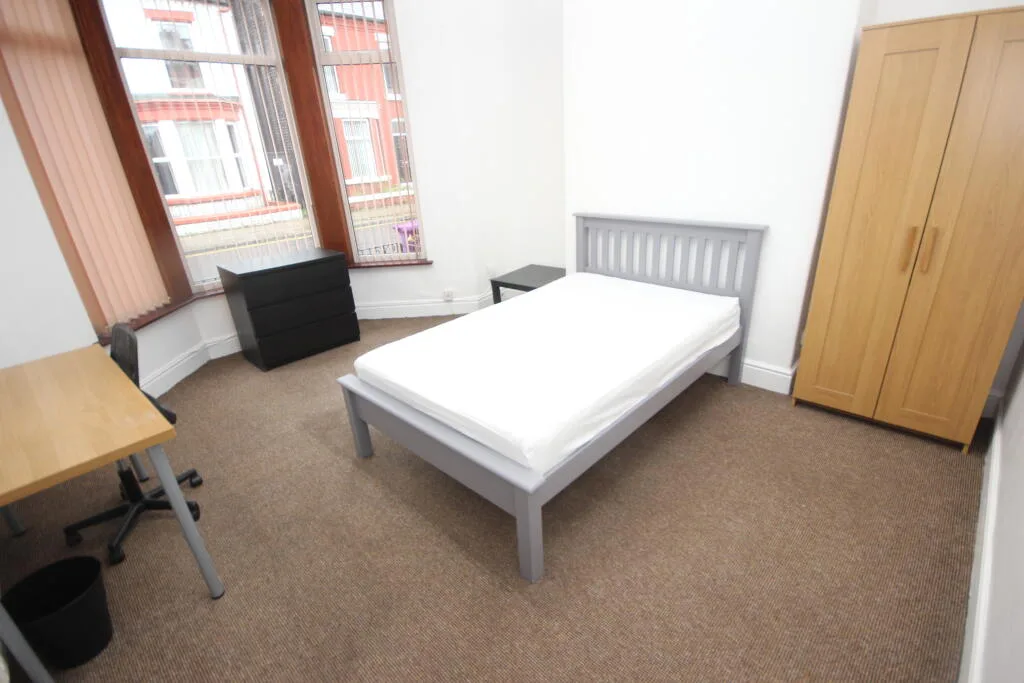 5 bedroom terraced house for rent