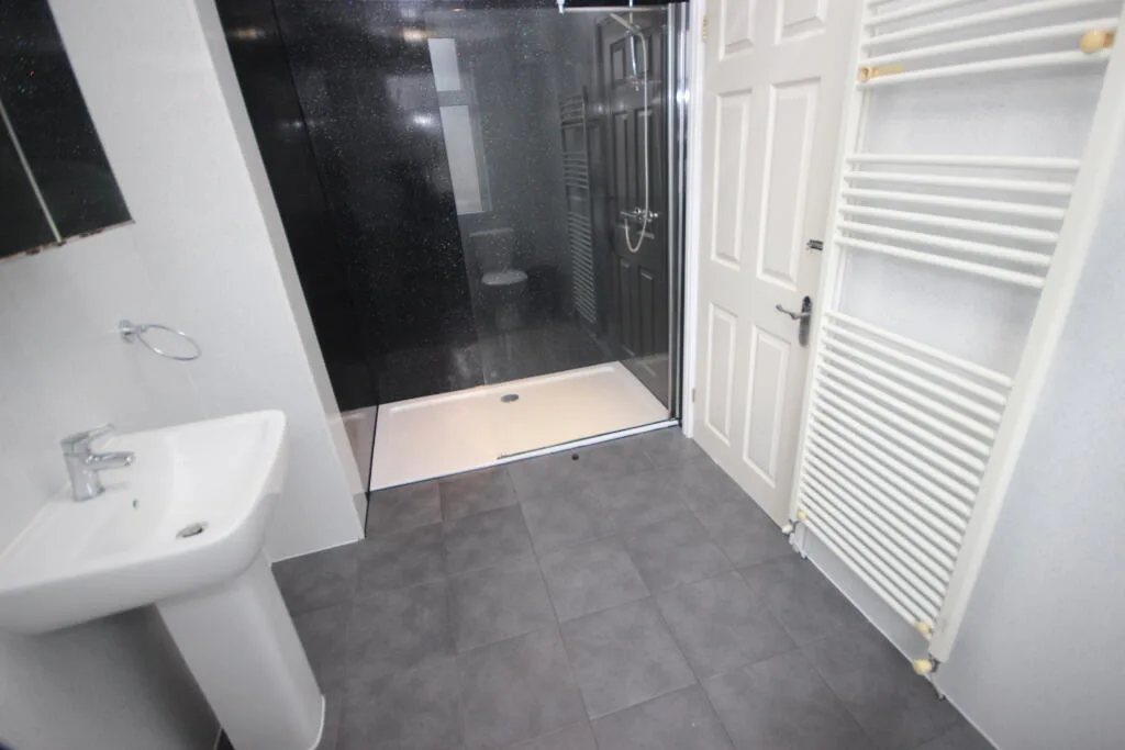 5 bedroom terraced house for rent