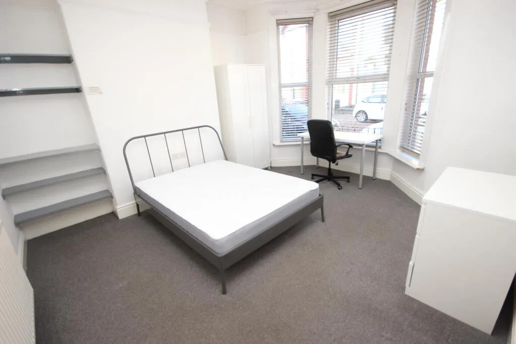 6 bedroom terraced house for rent