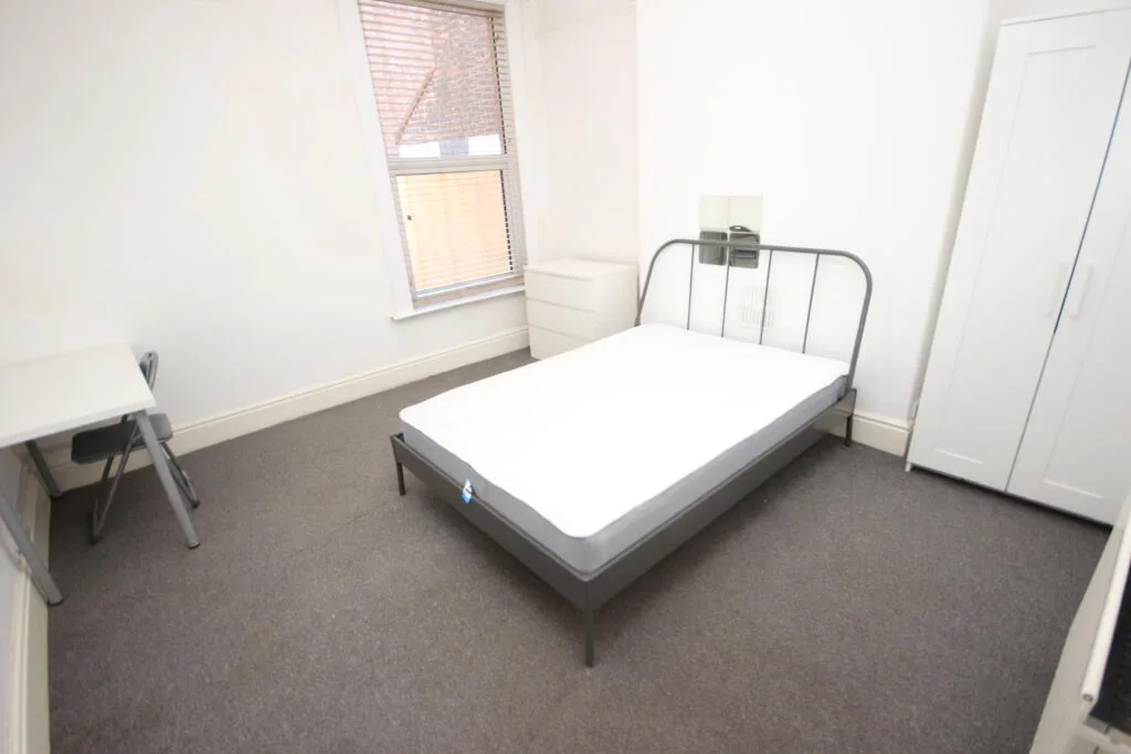 6 bedroom terraced house for rent