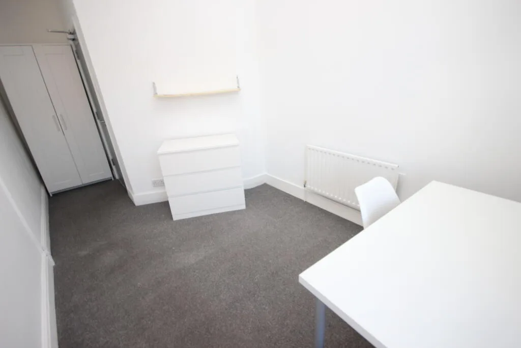 6 bedroom terraced house for rent