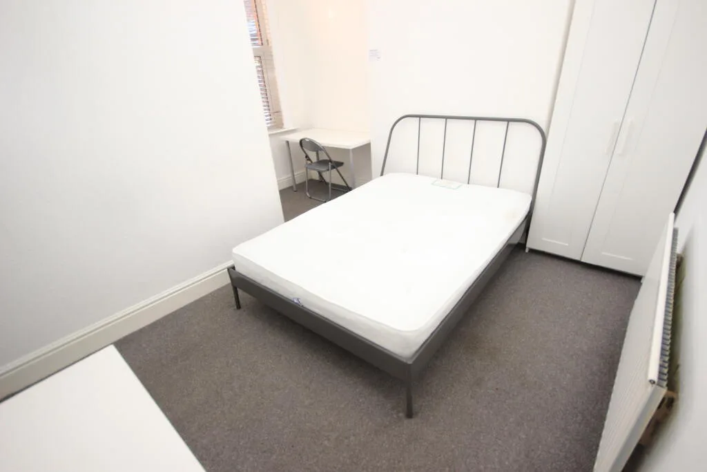 6 bedroom terraced house for rent