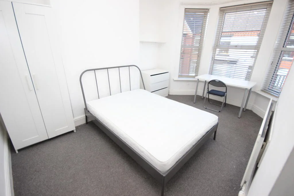 6 bedroom terraced house for rent