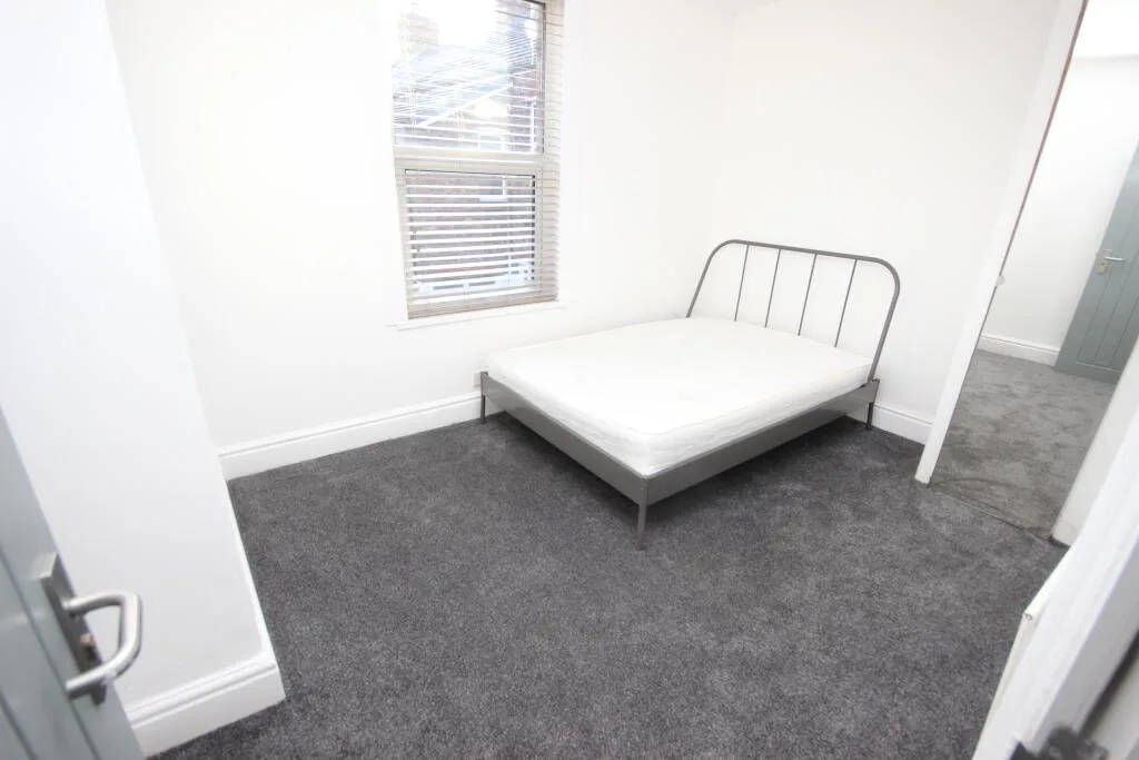 6 bedroom terraced house for rent