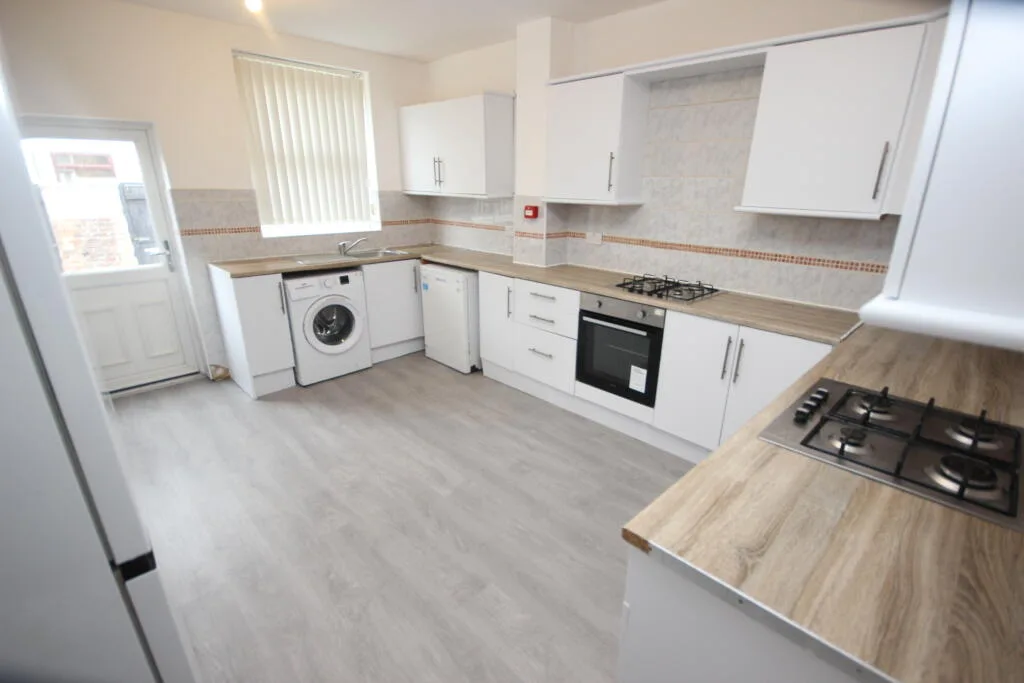 7 bedroom terraced house for rent