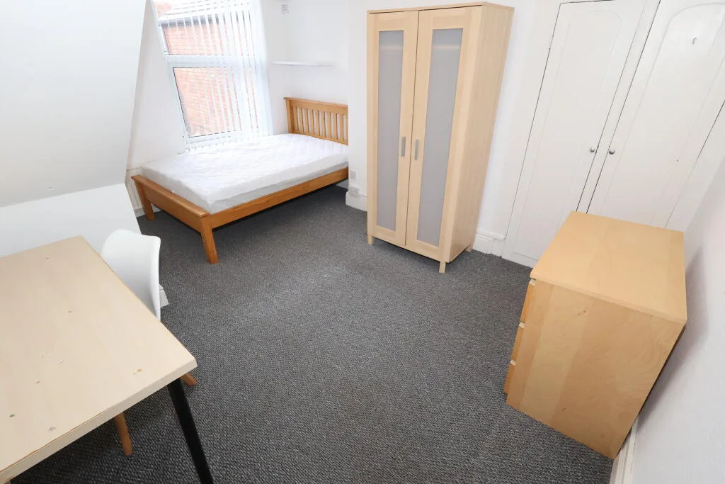 7 bedroom terraced house for rent