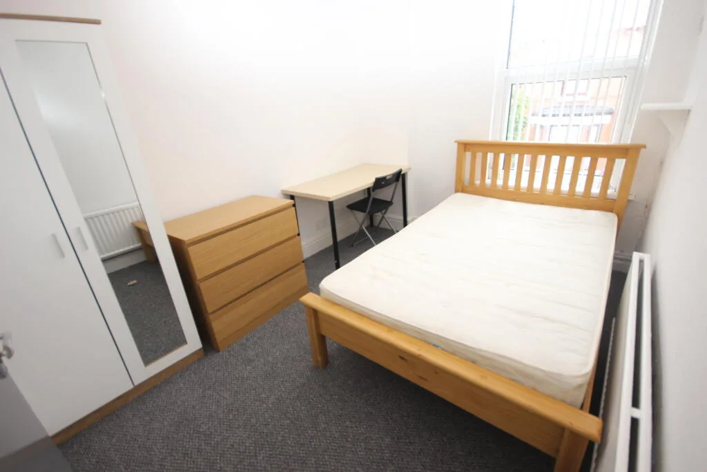 7 bedroom terraced house for rent