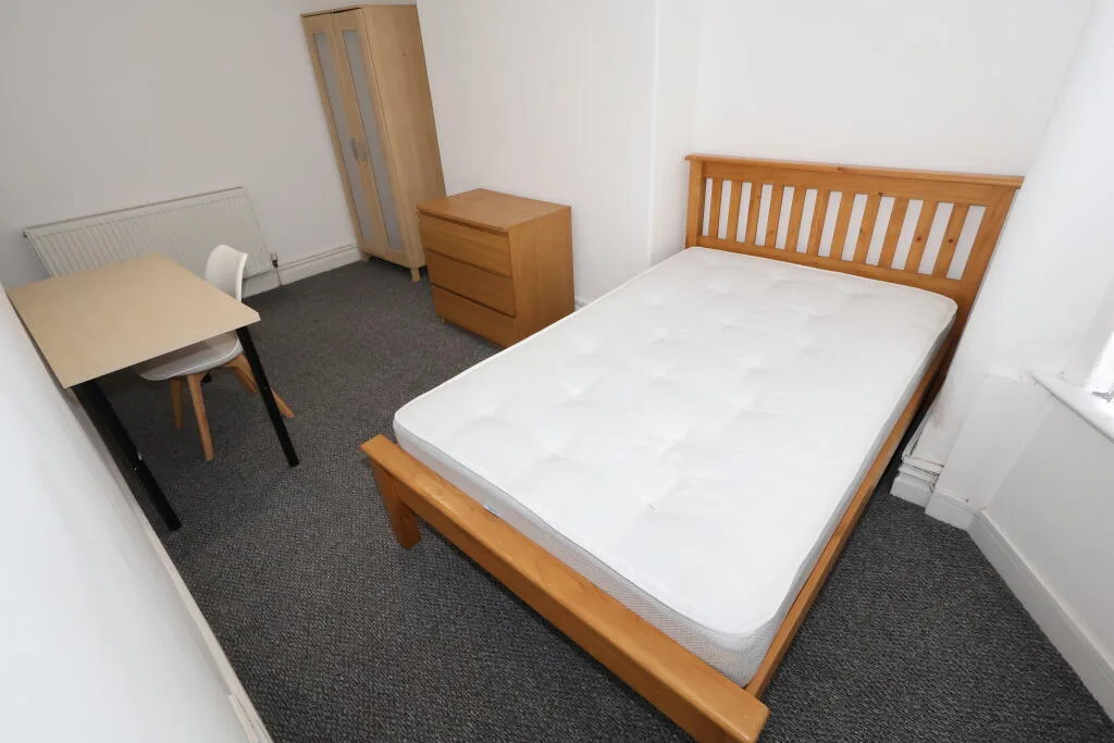 7 bedroom terraced house for rent