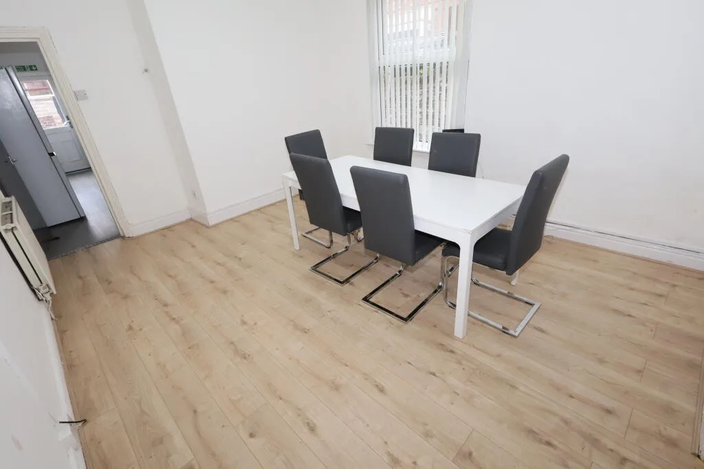 7 bedroom terraced house for rent