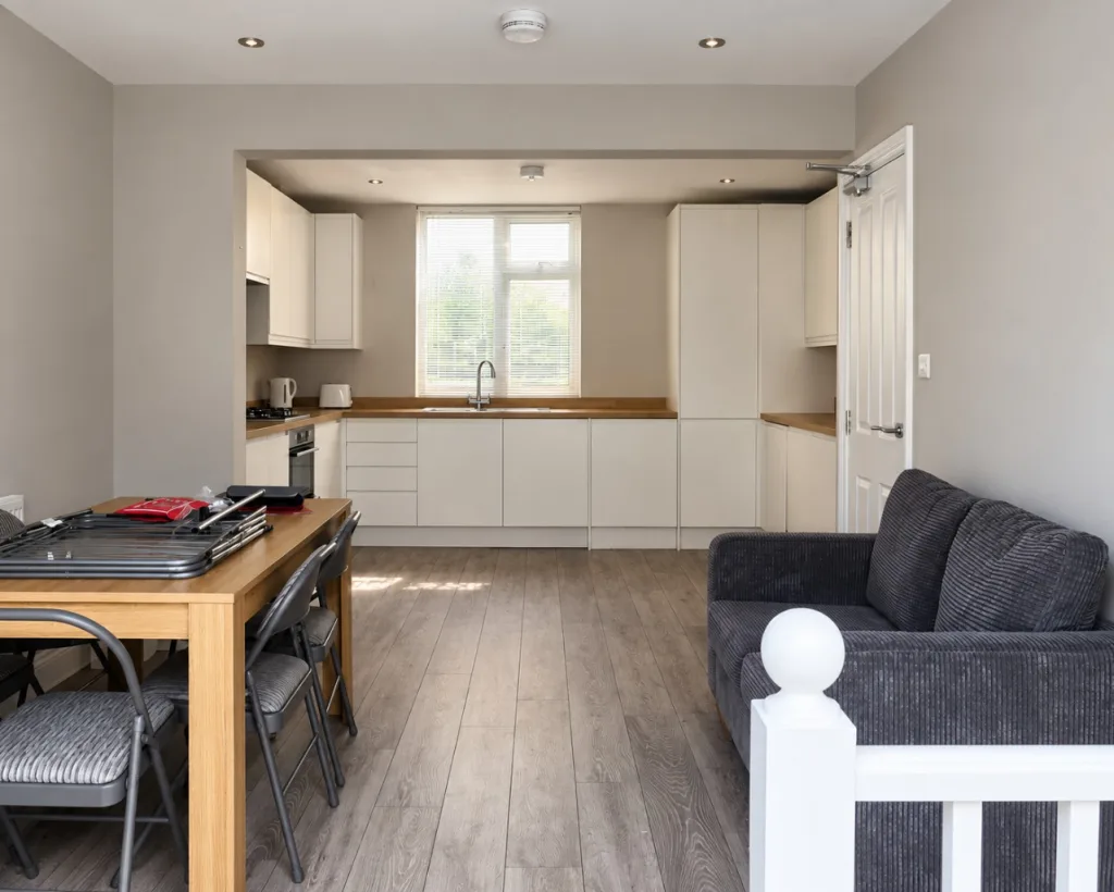 5 bedroom terraced house for rent