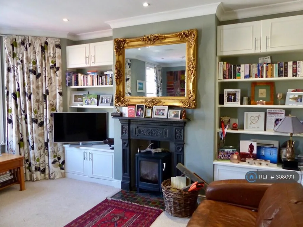 2 bedroom maisonette for rent