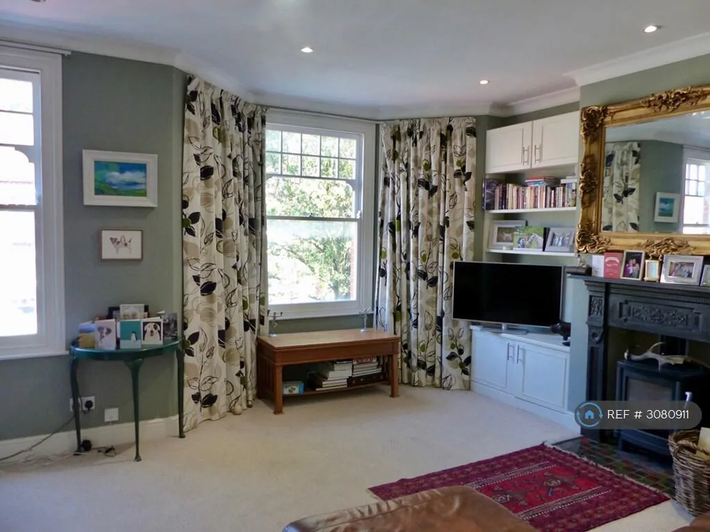 2 bedroom maisonette for rent