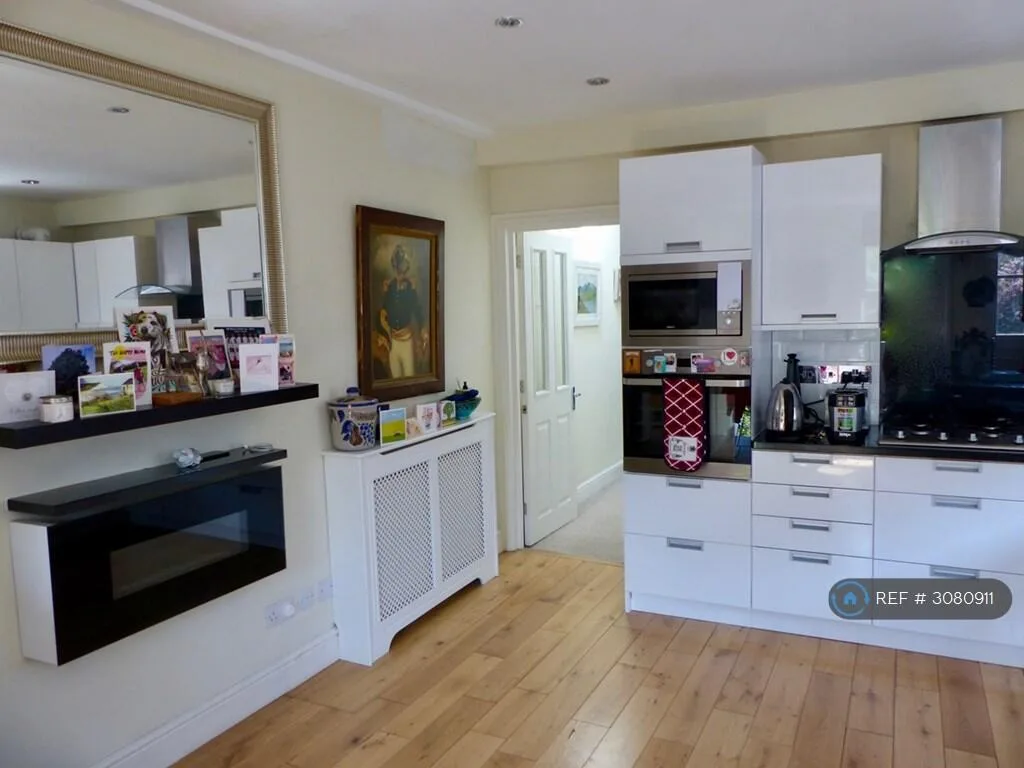 2 bedroom maisonette for rent