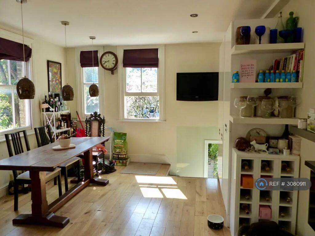 2 bedroom maisonette for rent