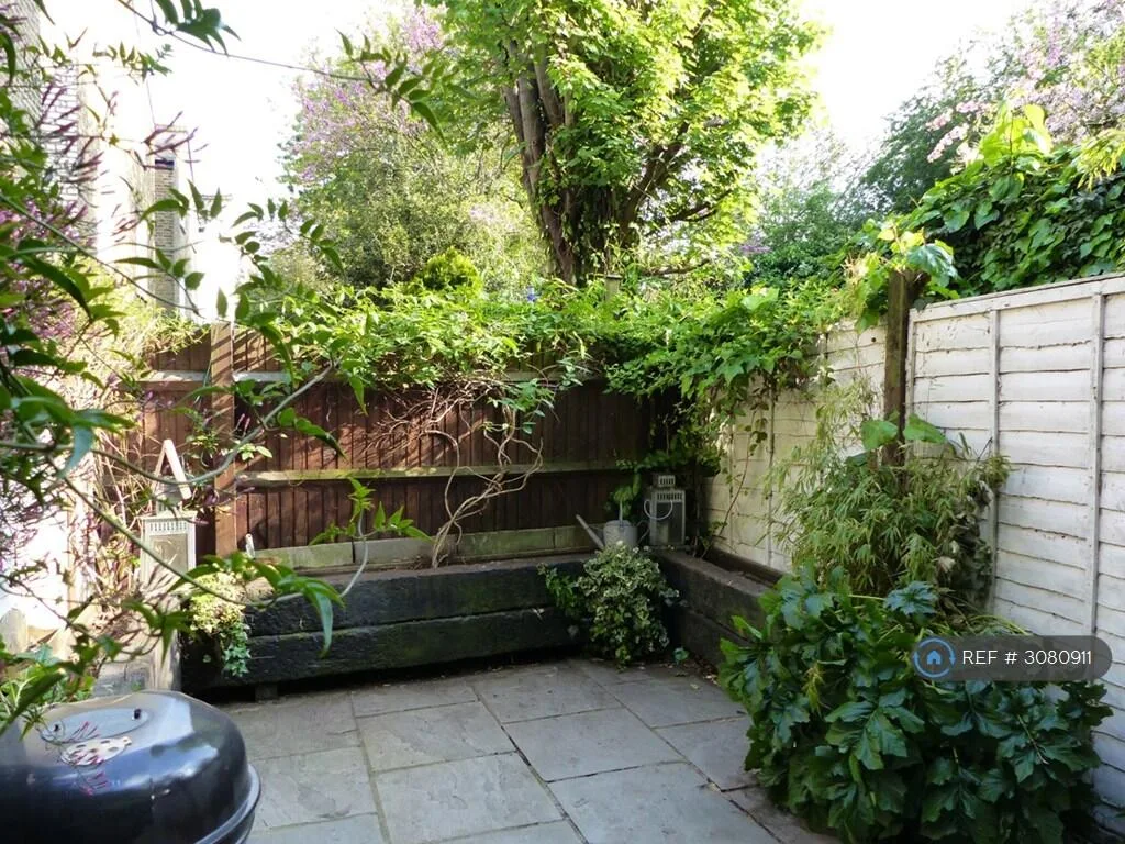 2 bedroom maisonette for rent