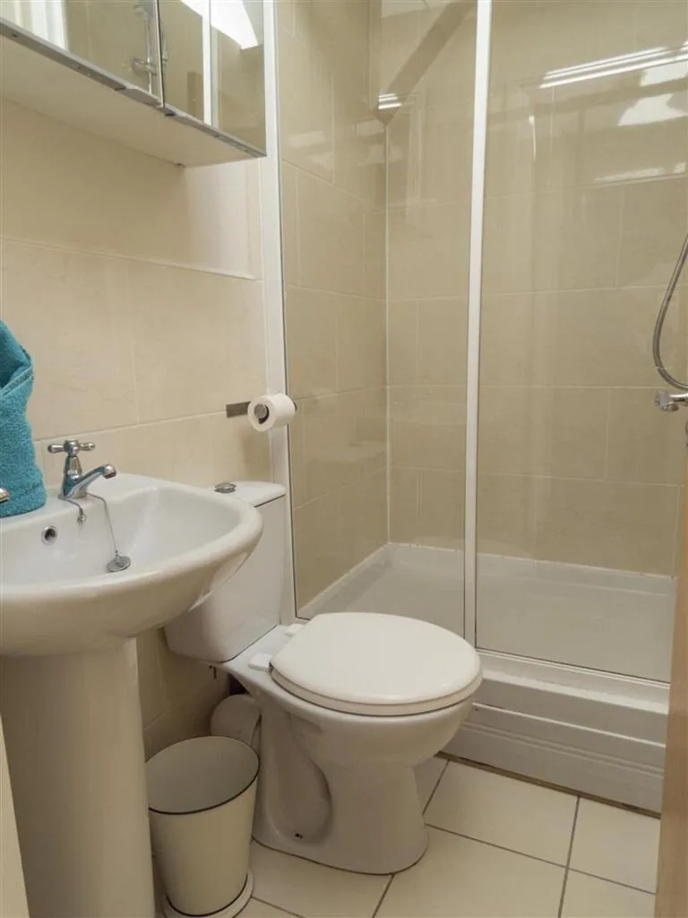 6 bedroom house of multiple occupation for rent
