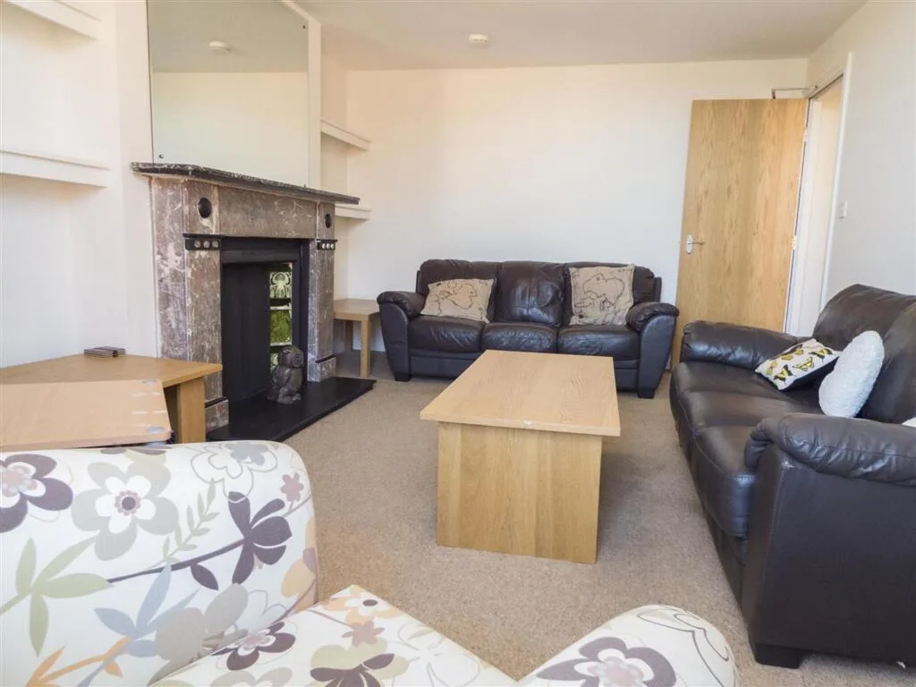 6 bedroom house of multiple occupation for rent